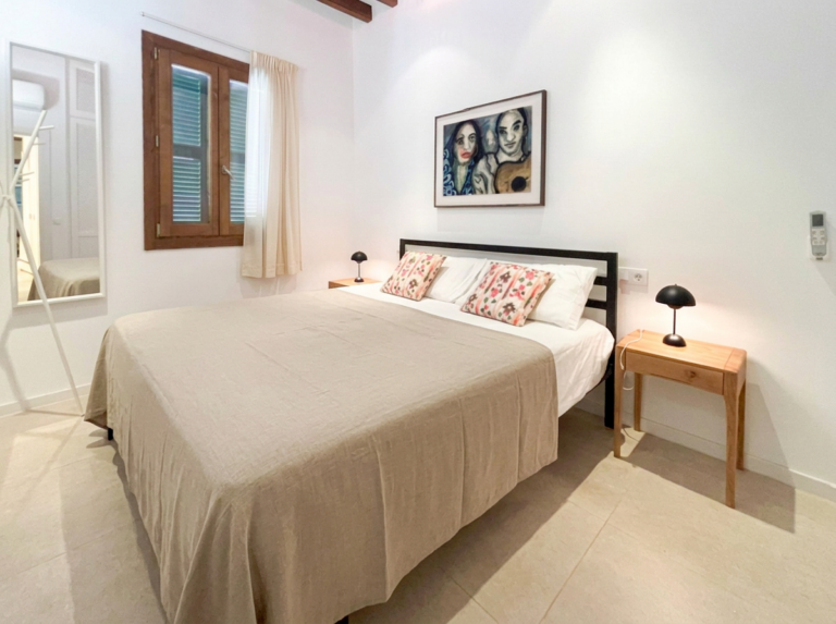 Super king bedroom to the rear